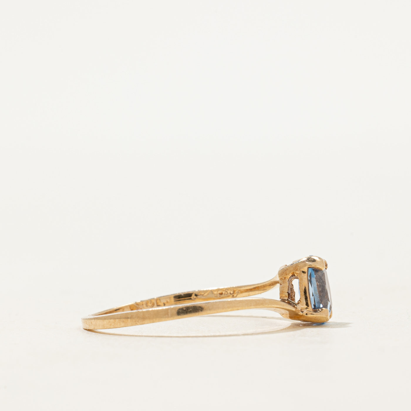 Basket Set Synthetic Spinel Bypass Ring | SZ 6