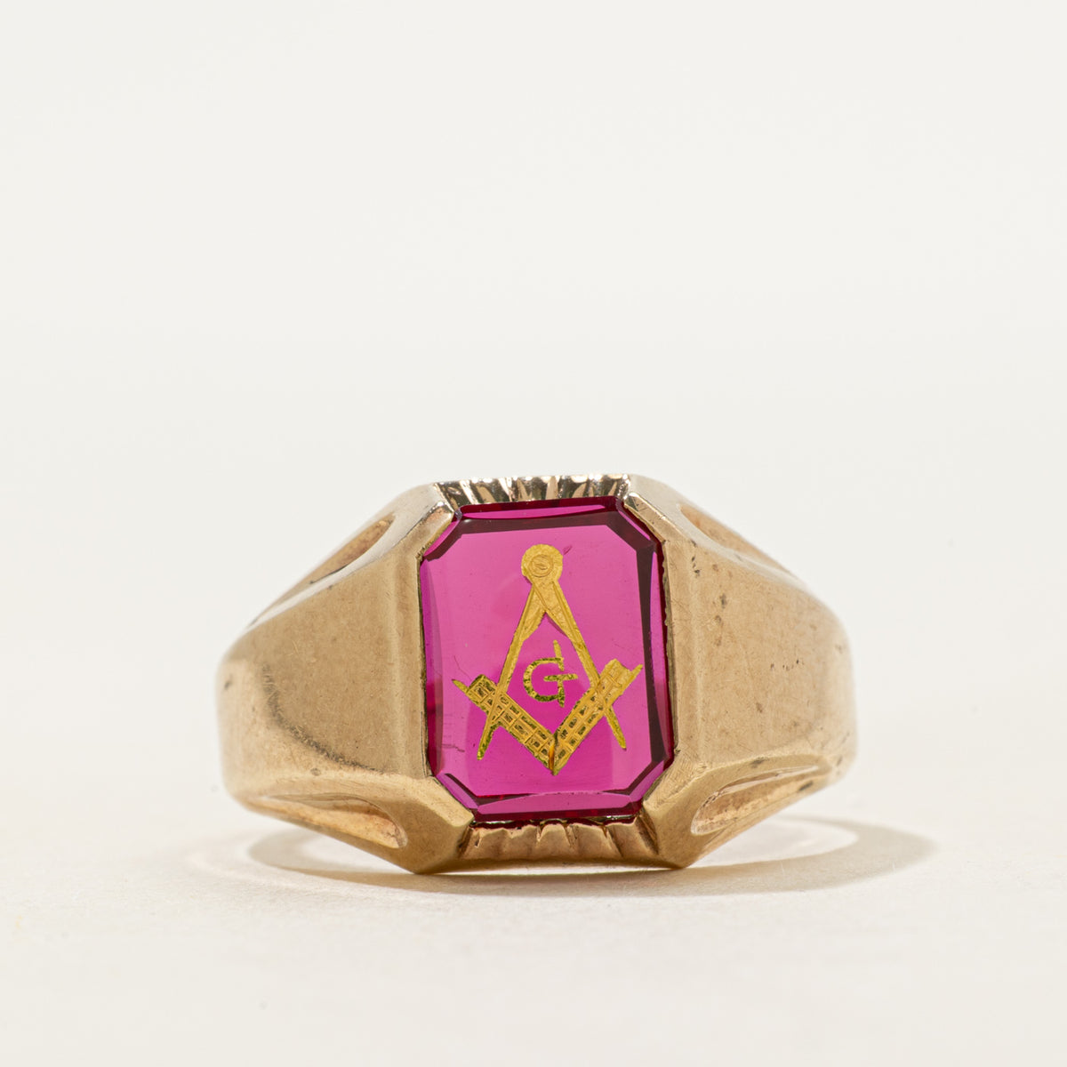 Synthetic Ruby Free Masons Crest Ring | SZ 9