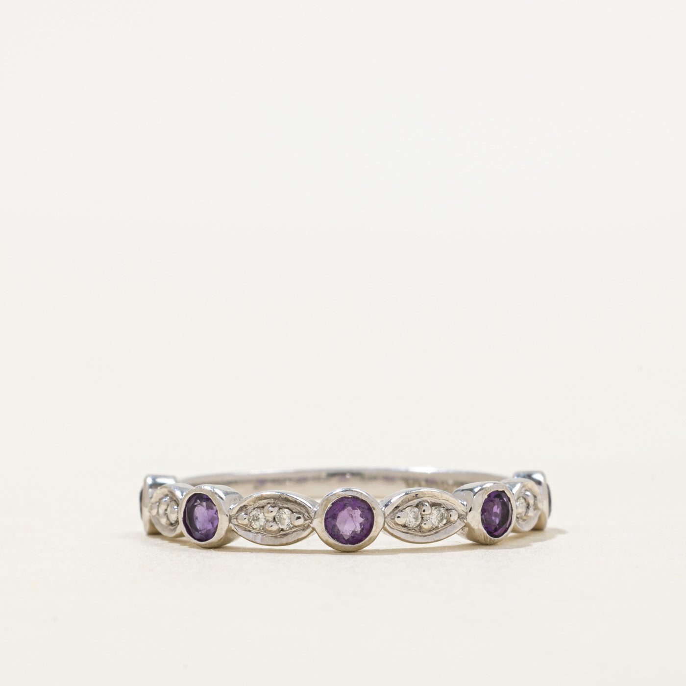Alliance demi-éternité en diamants et améthystes | Taille 6,5