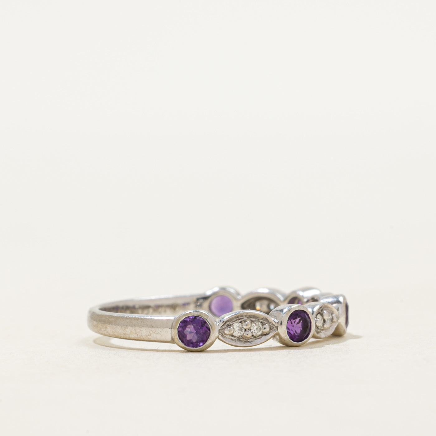 Alliance demi-éternité en diamants et améthystes | Taille 6,5