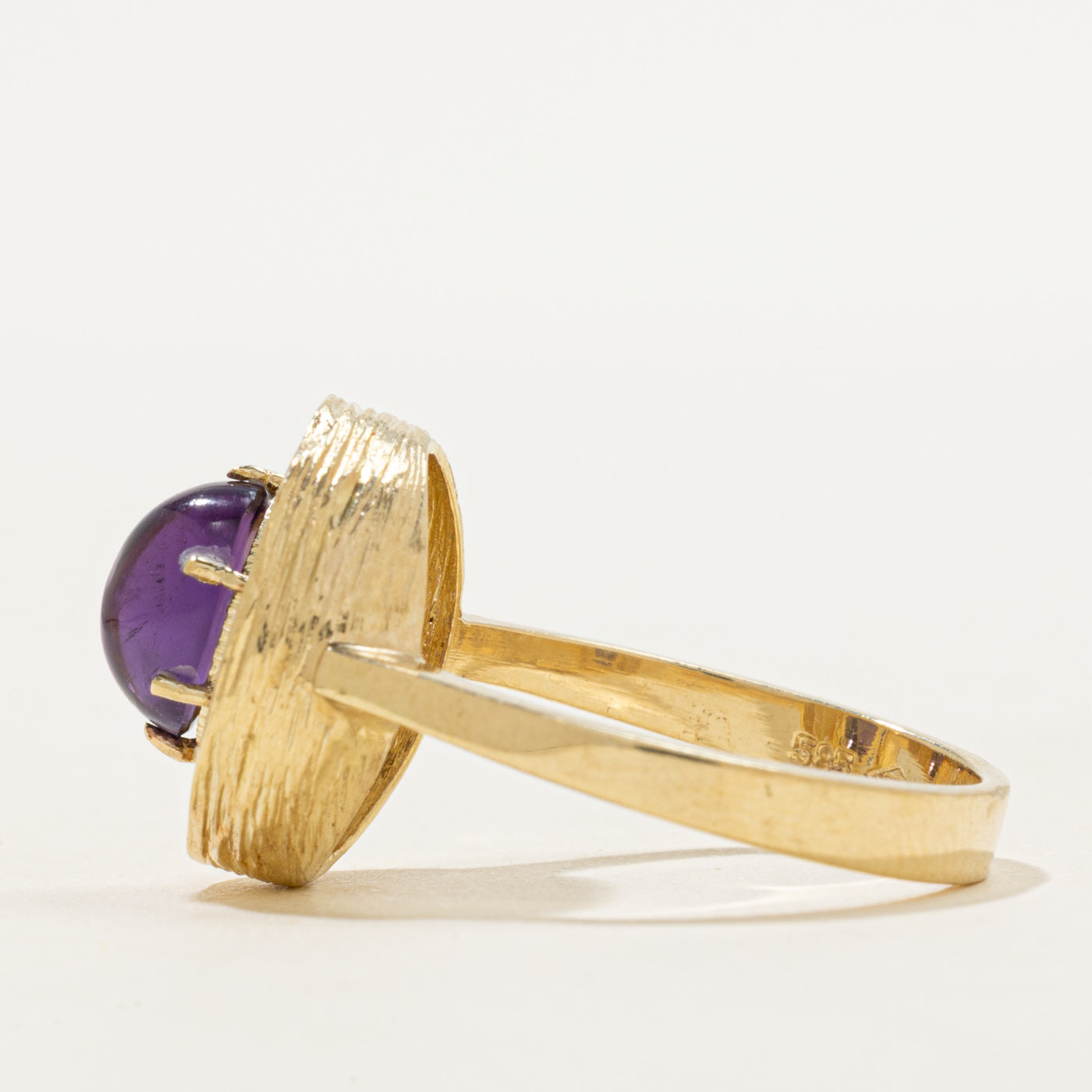 Cabochon Amethyst Grooved Cocktail Ring | SZ 8