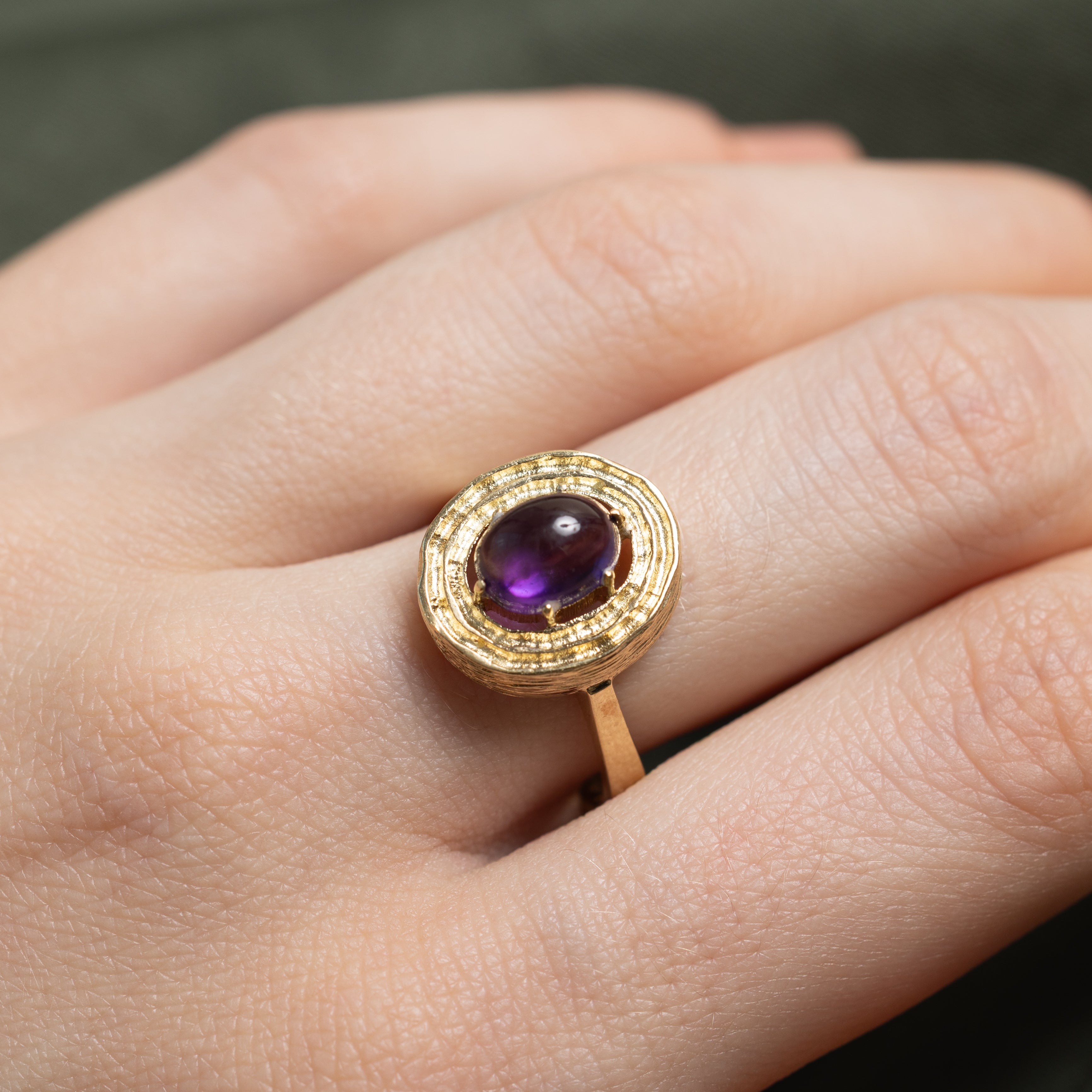 Cabochon Amethyst Grooved Cocktail Ring | SZ 8