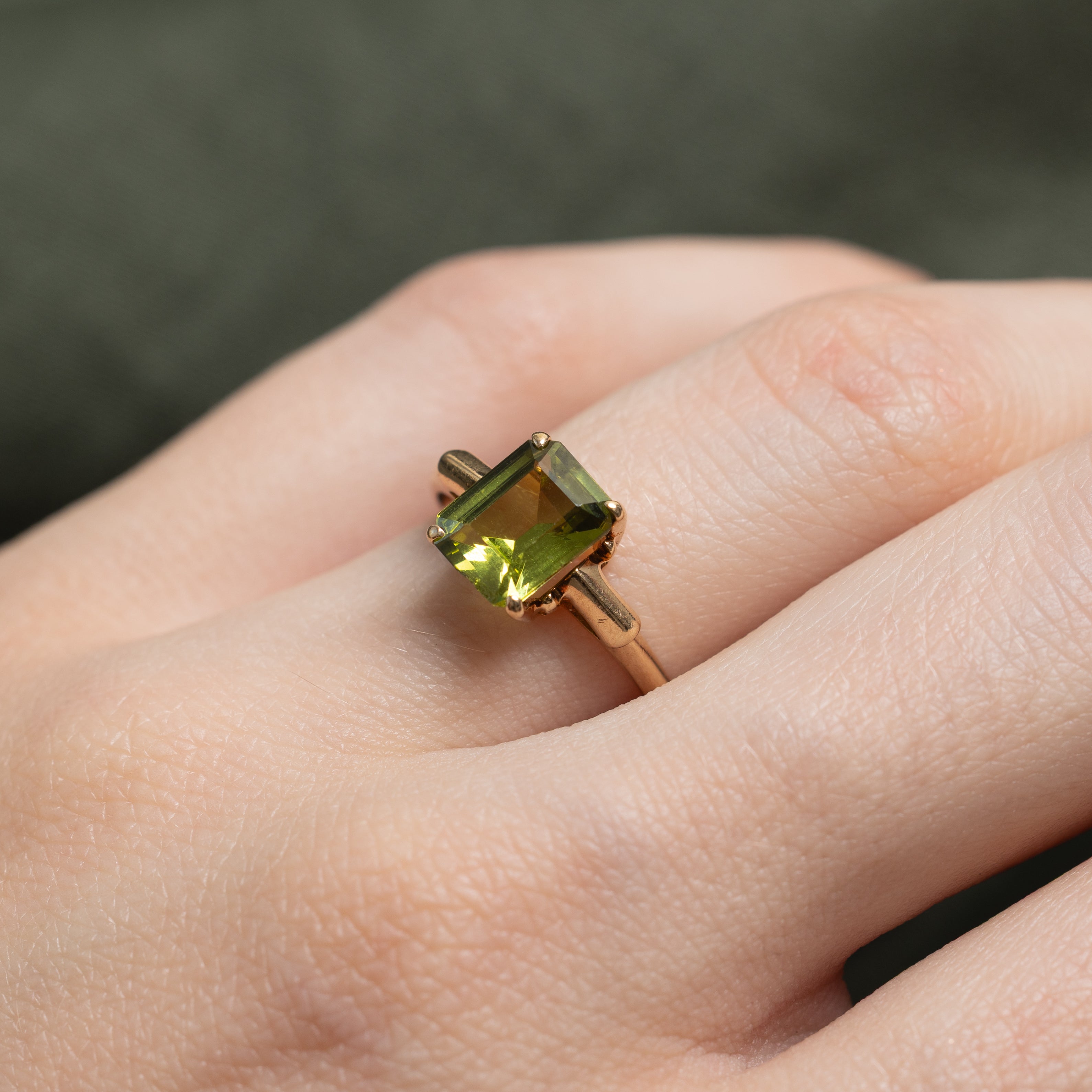 Basket Set Synthetic Spinel Ring | SZ 5.5