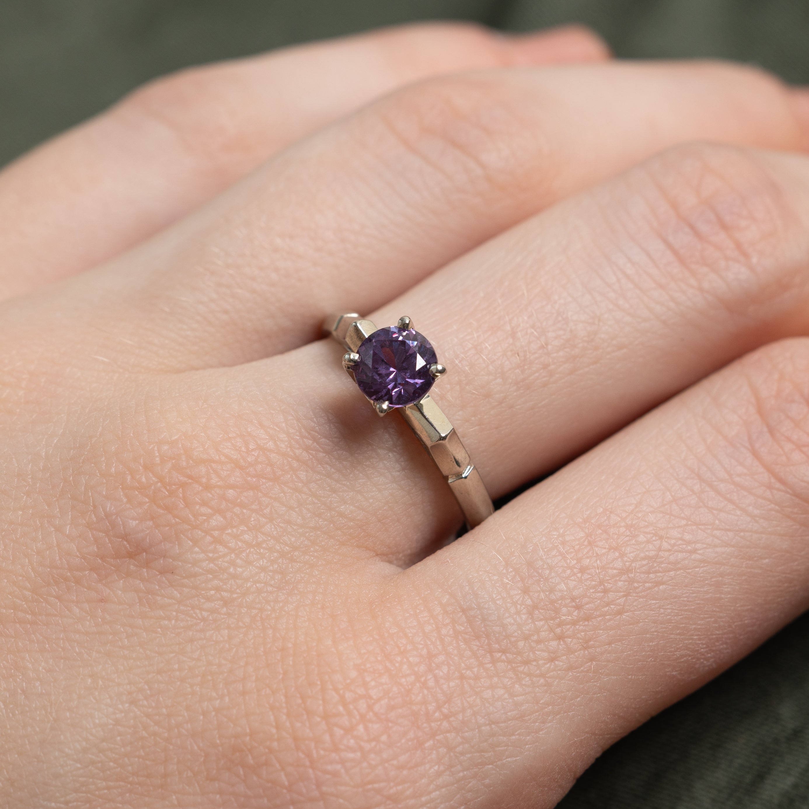 18k Solitaire Synthetic Sapphire Ring | SZ 7.5