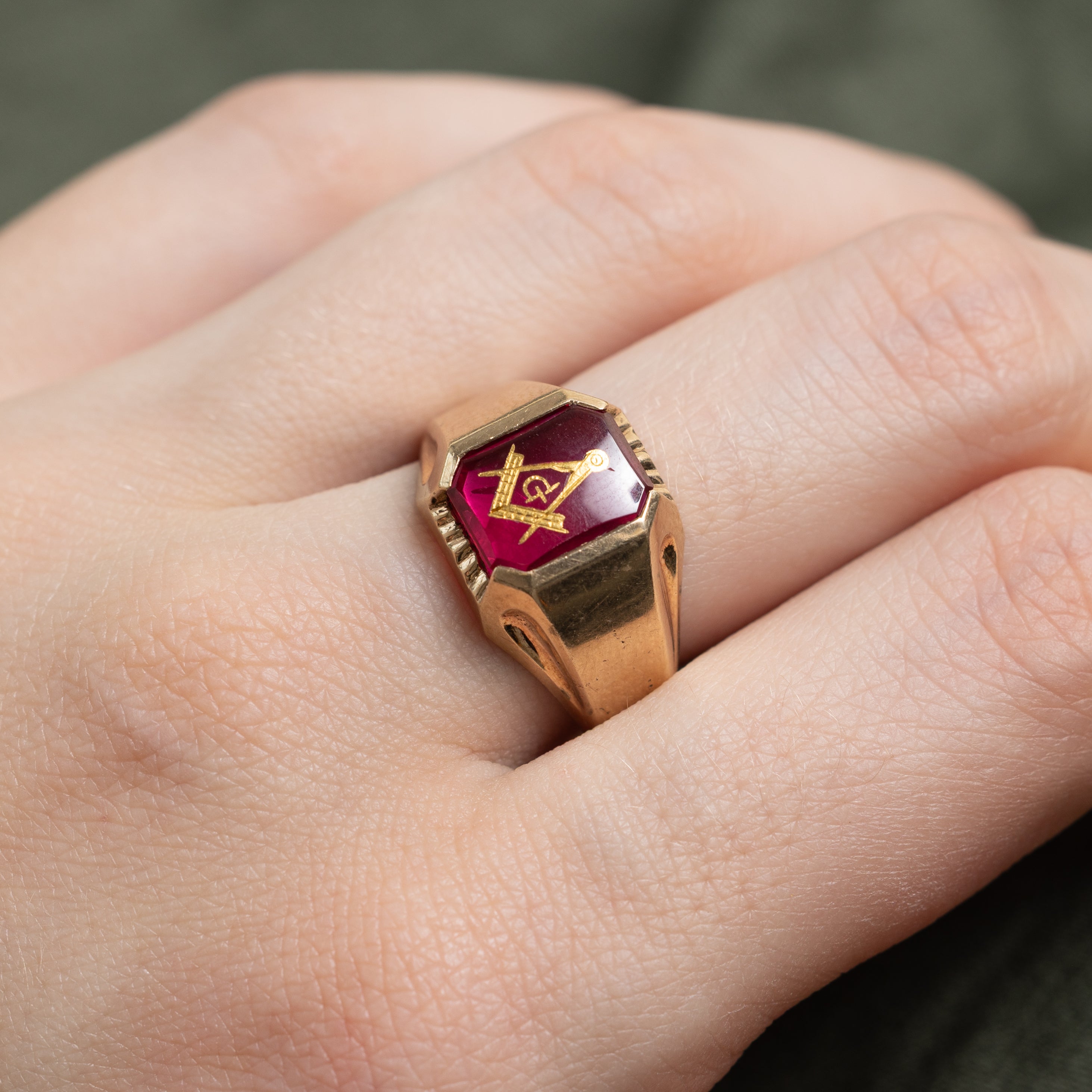 Synthetic Ruby Free Masons Crest Ring | SZ 9