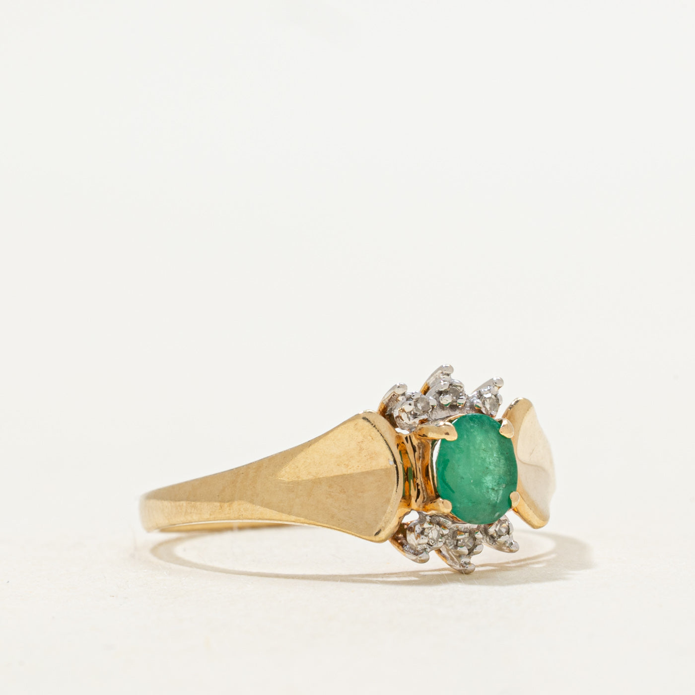 Oval Cut Diamond & Emerald Petal Ring | SZ 7