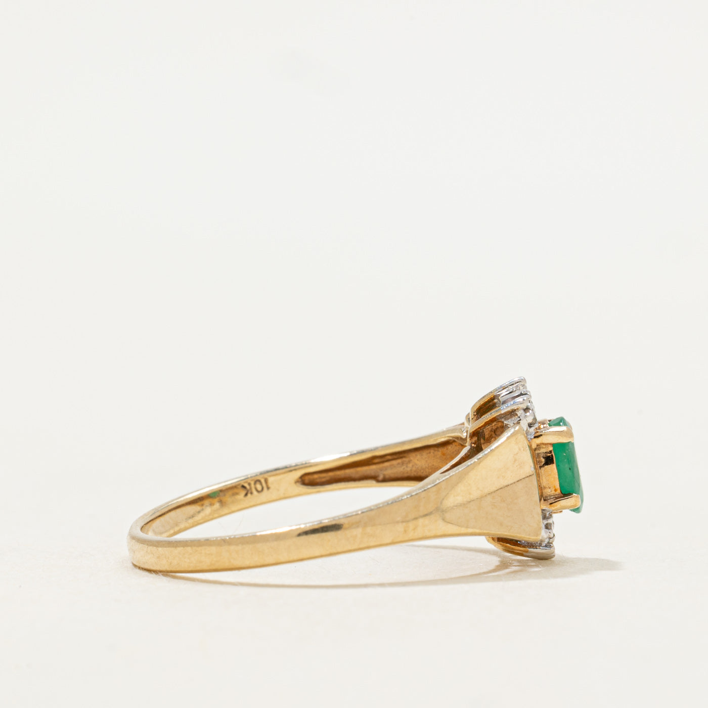 Oval Cut Diamond & Emerald Petal Ring | SZ 7