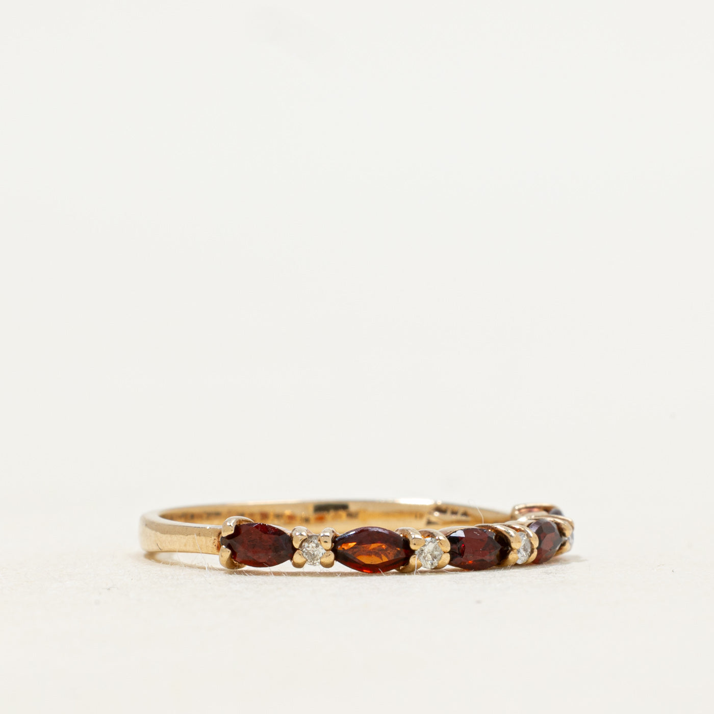 Bague cinq pierres grenat et diamants | 2,00 mm | Taille 6,25