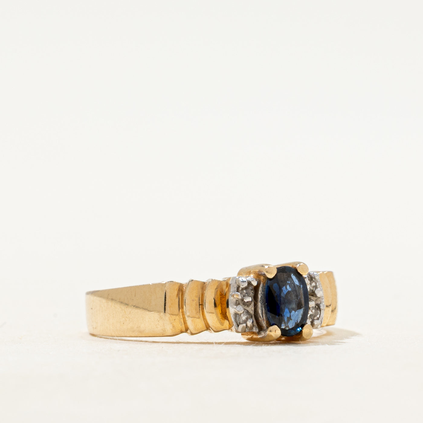 Sapphire & Diamond Grooved Ring | SZ 6.25