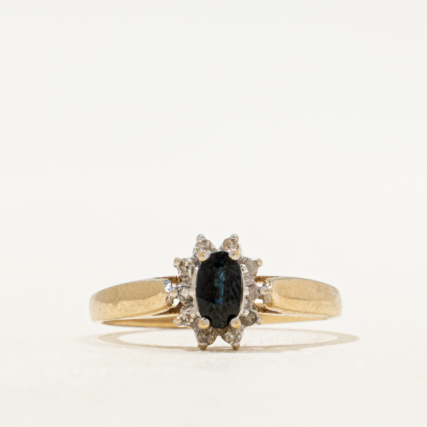Bague pétale en saphir ovale et diamants | Taille 4