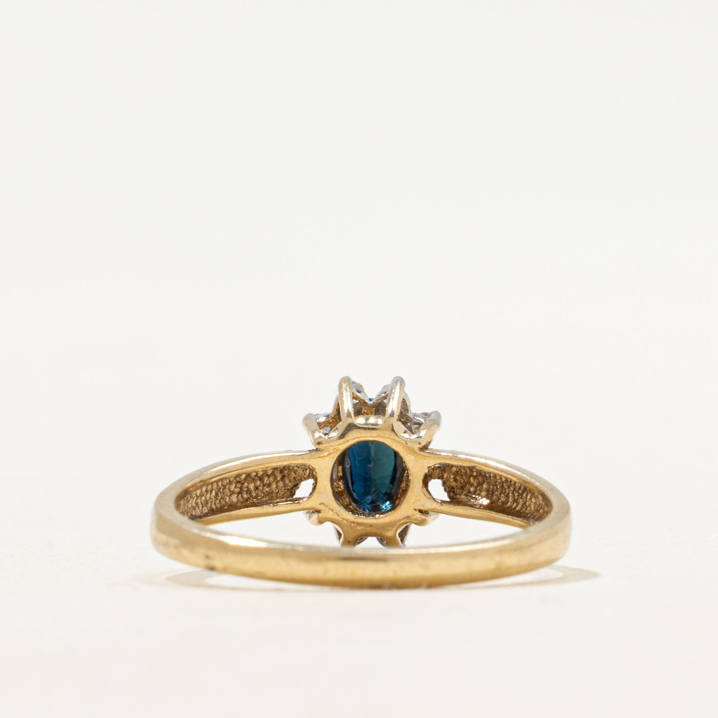 Bague pétale en saphir ovale et diamants | Taille 4