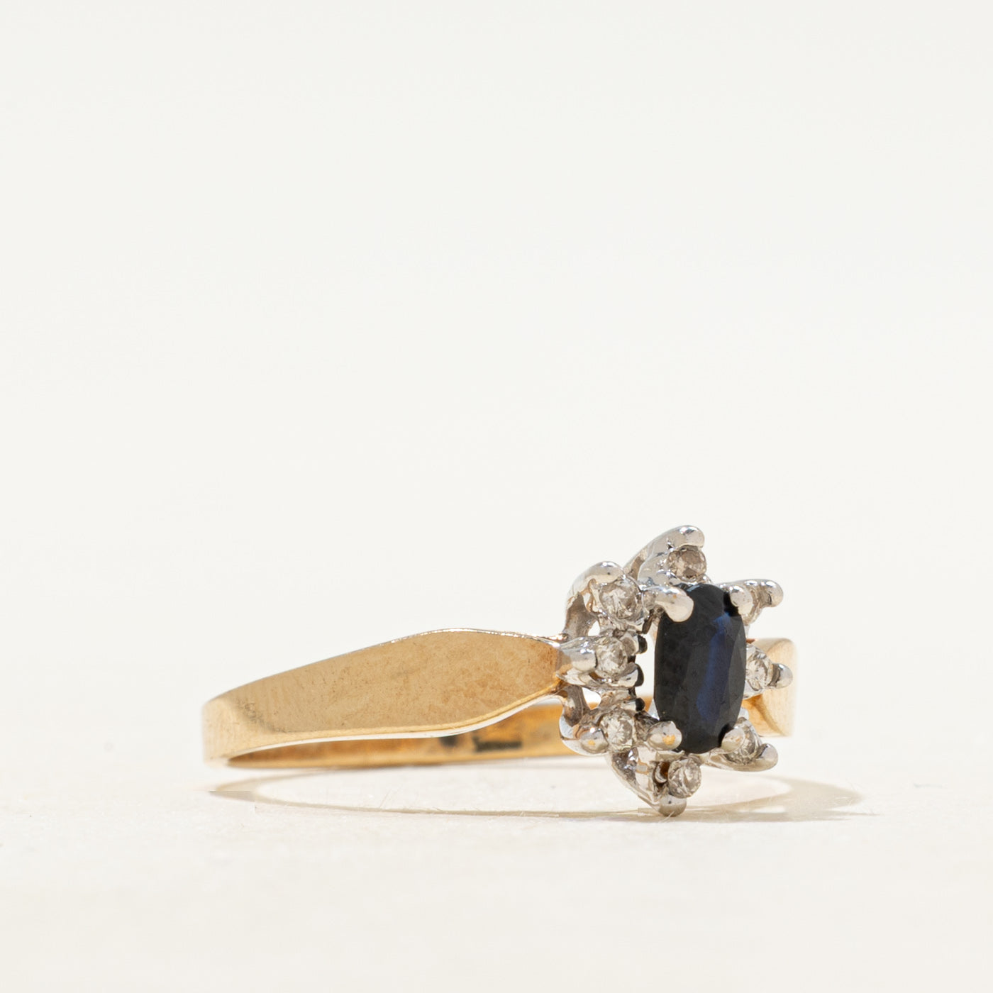 Oval Cut Sapphire & Diamond Petal Ring | SZ 5.75