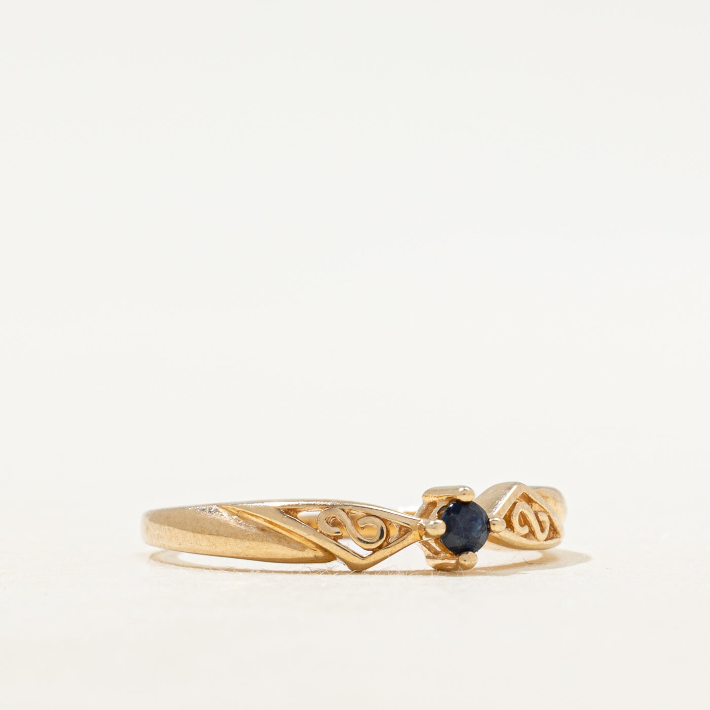 Sapphire Scrollwork Petite Ring | SZ 6.25