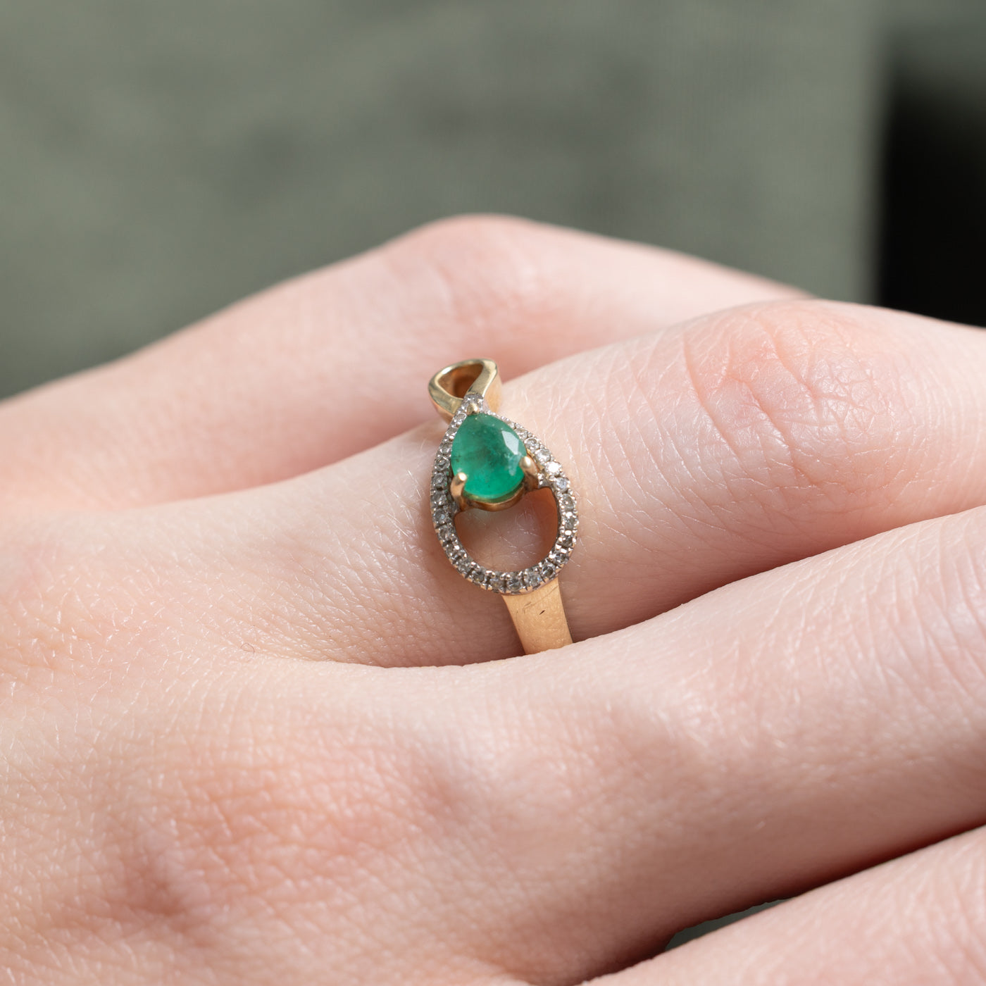 Pear Cut Emerald & Diamond Infinity Buckle Ring | 0.30ct, 0.028ctw | SZ 5.0 |