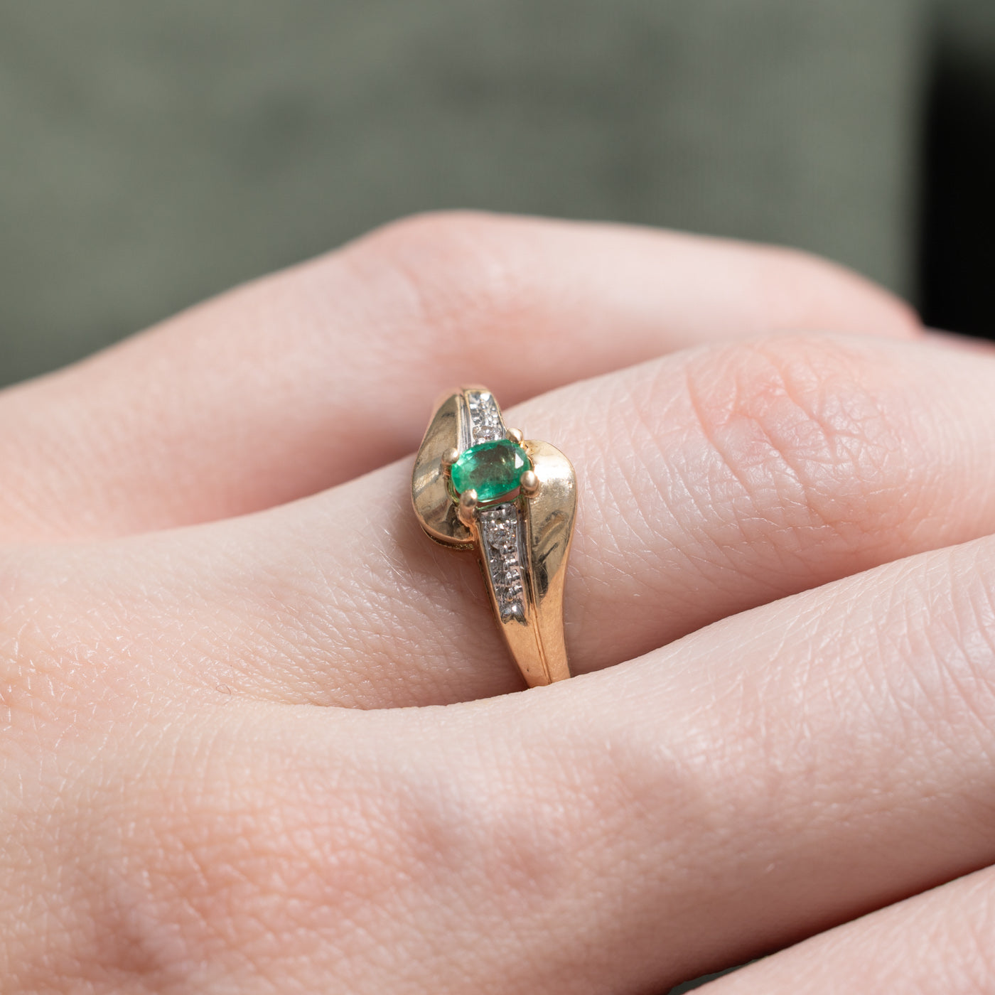 Oval Cut Emerald & Diamond Bypass Ring | 0.14ct, 0.02ctw | SZ 6.25 |