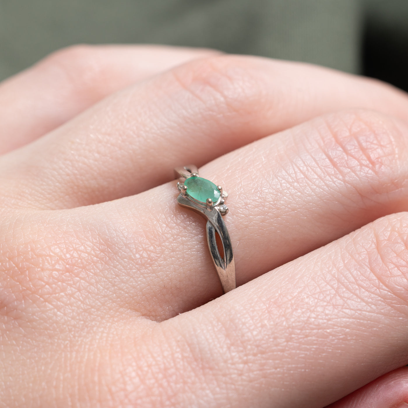 Oval Cut Emerald & Diamond Bypass Ring | 0.12ct, 0.01ctw | SZ 6.25 |