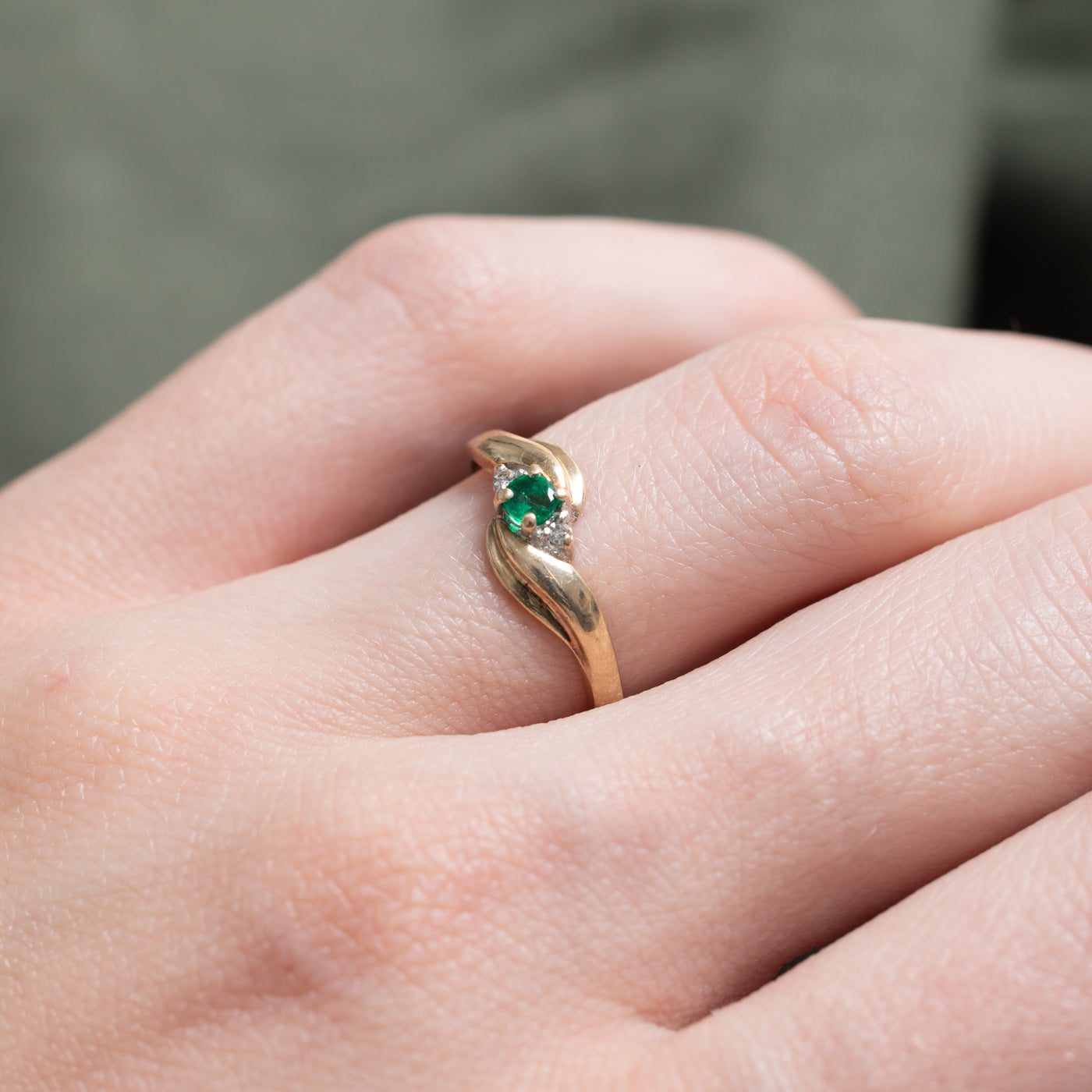 Emerald & Diamond Grooved Bypass Ring | 0.056ct, 0.01ctw | SZ 5.75 |