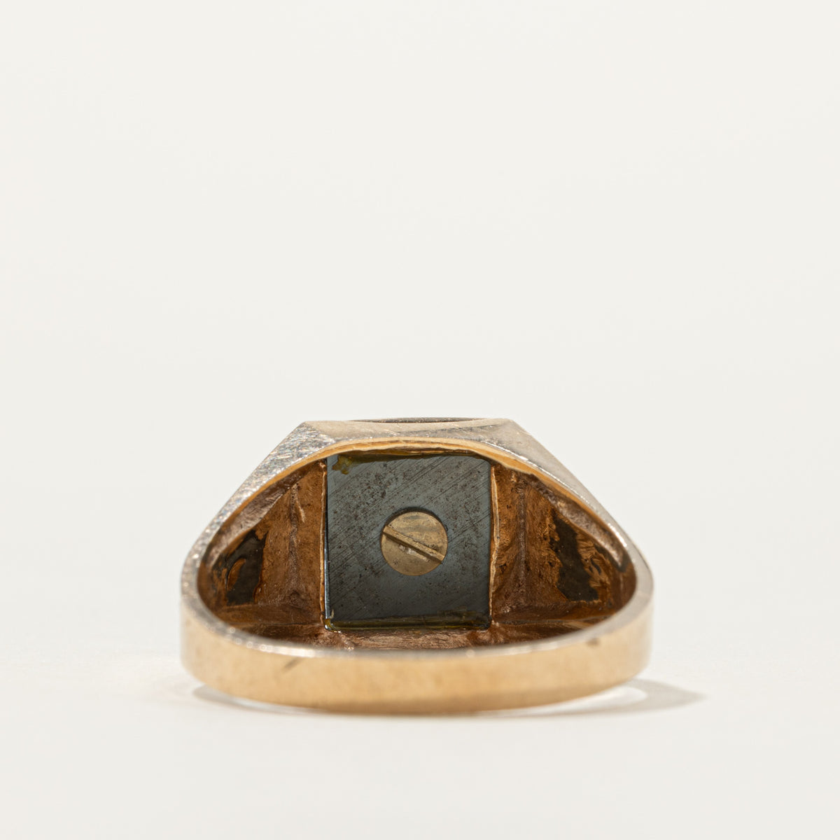 10k Hematite "G" Initial Signet Ring | SZ 9.25