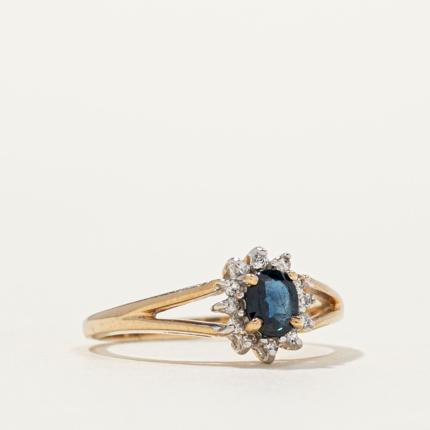 10k Oval Cut Sapphire & Diamond Petal Halo Ring | SZ 6.75