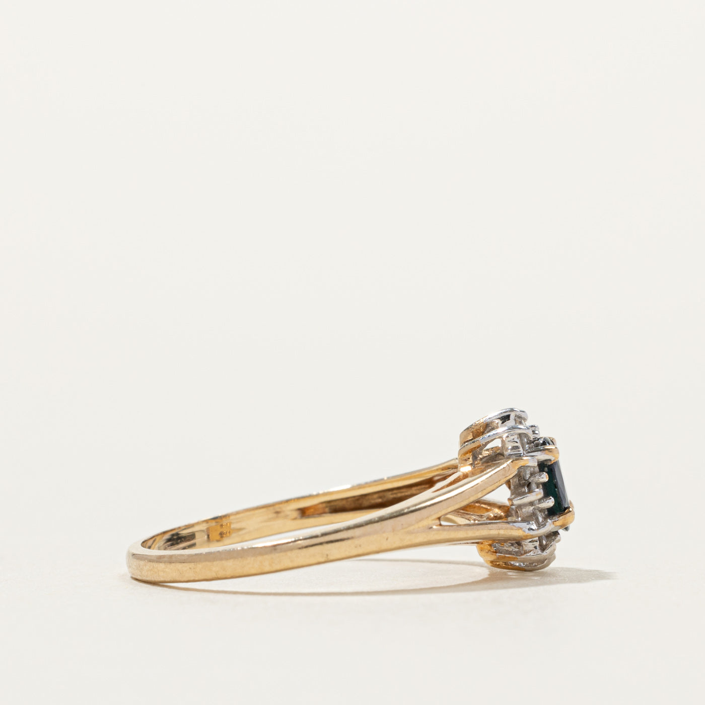 10k Oval Cut Sapphire & Diamond Petal Halo Ring | SZ 6.75