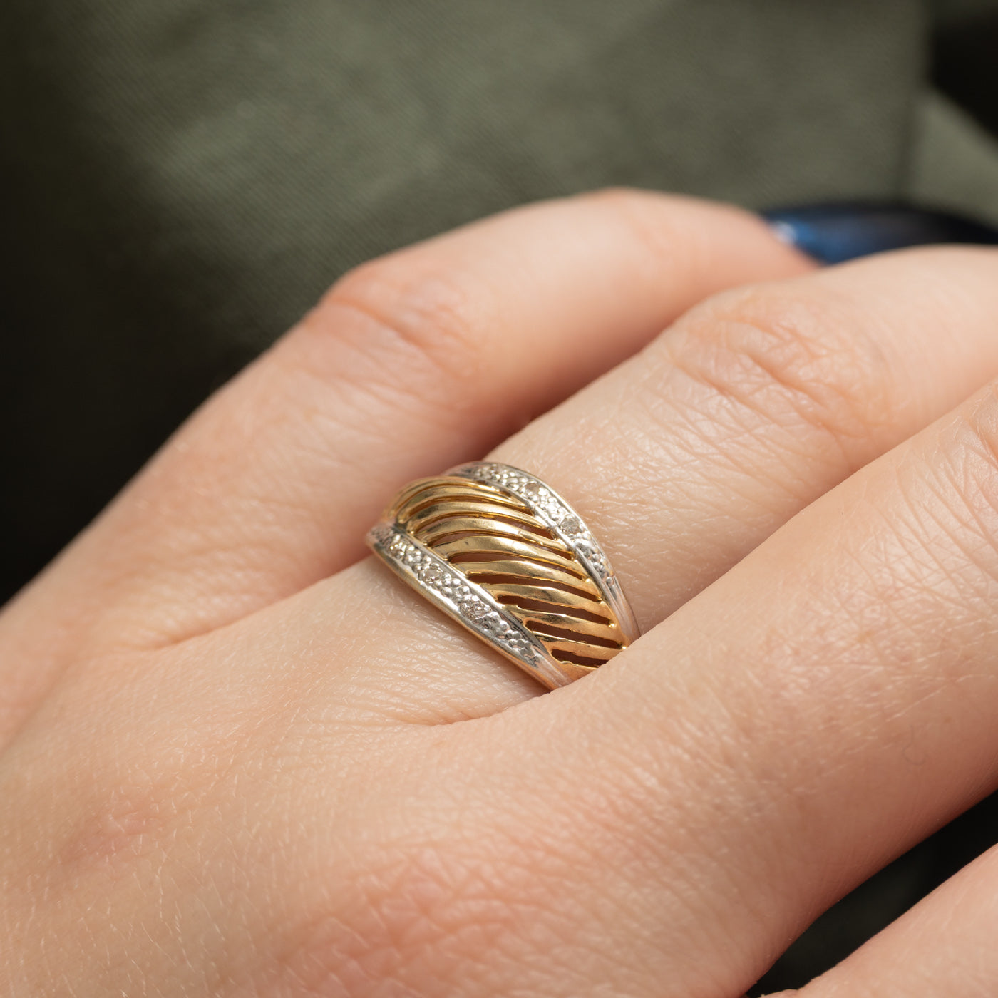 14K Diamond Open Grooved Croissant Ring | SZ 6.0