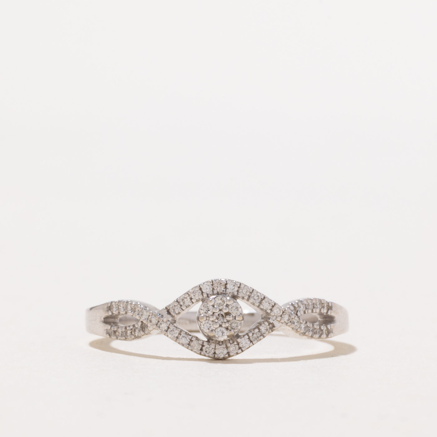 14K Diamond Circle Cluster Double Cross Over Ring | SZ 7.25