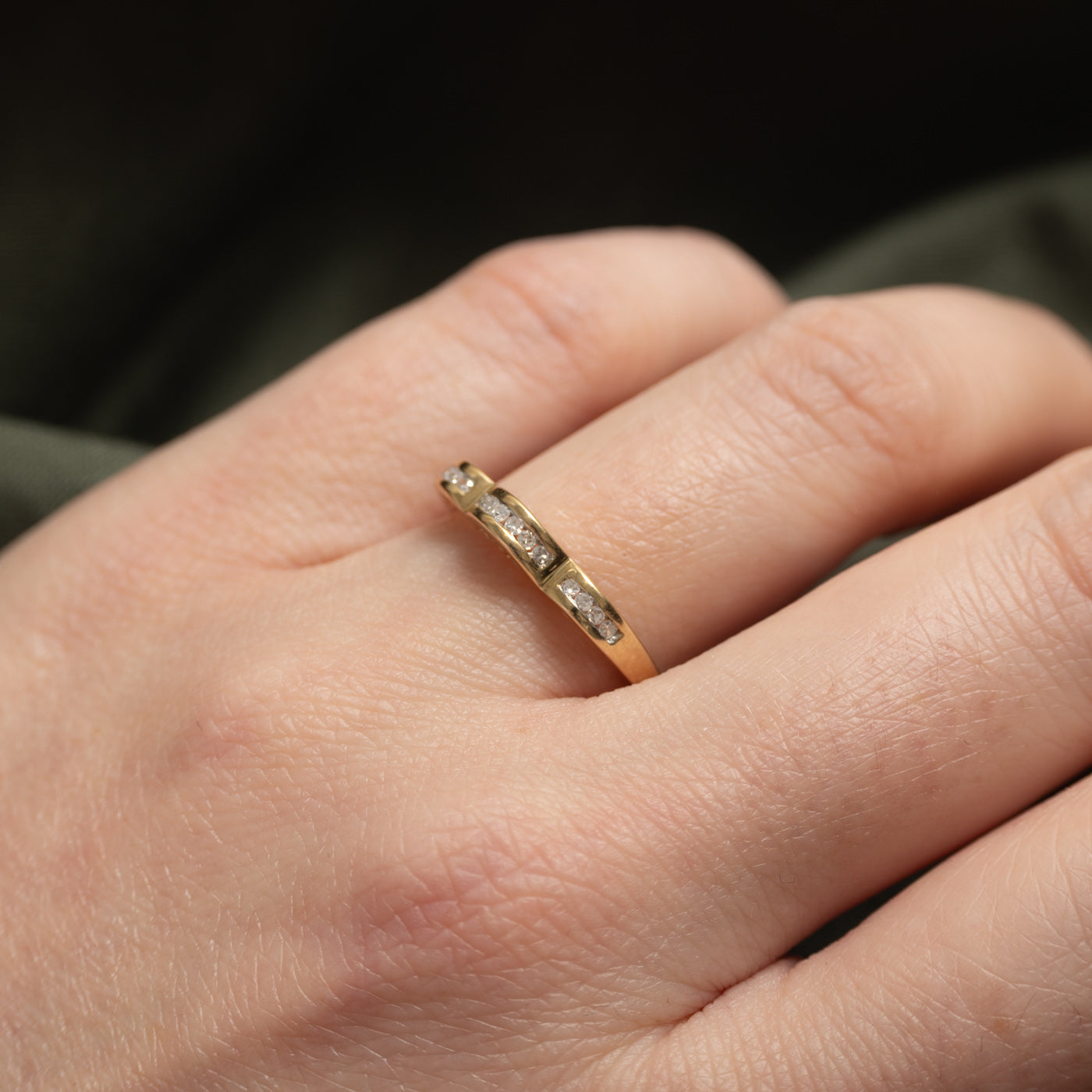 10k Channel Set Diamond Scalloped Band | SZ 7.25
