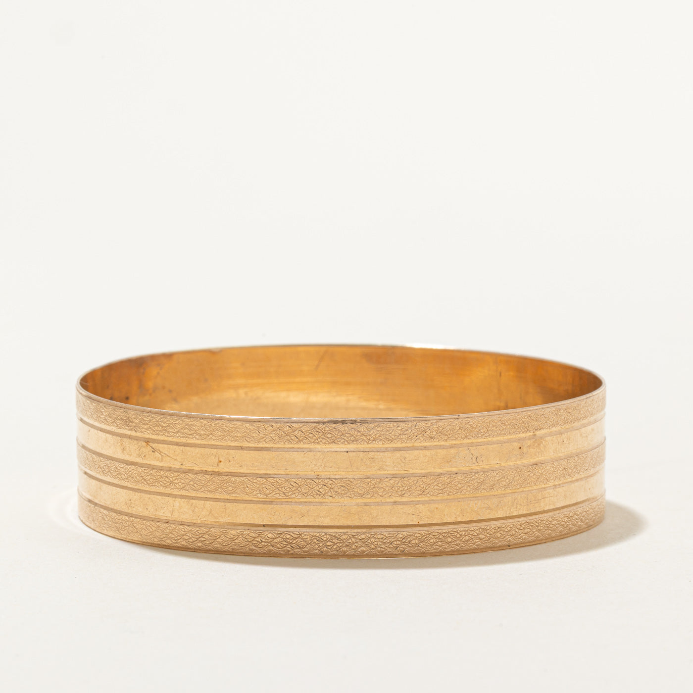 10k Yellow Gold Grooved Bangle Bracelet | 7"