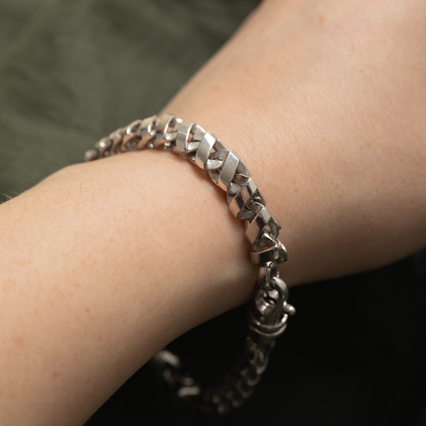 10k White Gold Woven Link Chain Bracelet | 8.5"