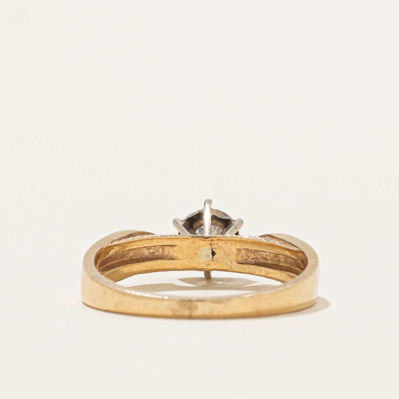 Bague conique inversée sertie de diamants illusion 14 carats | 0,12 ct | Taille 5,75