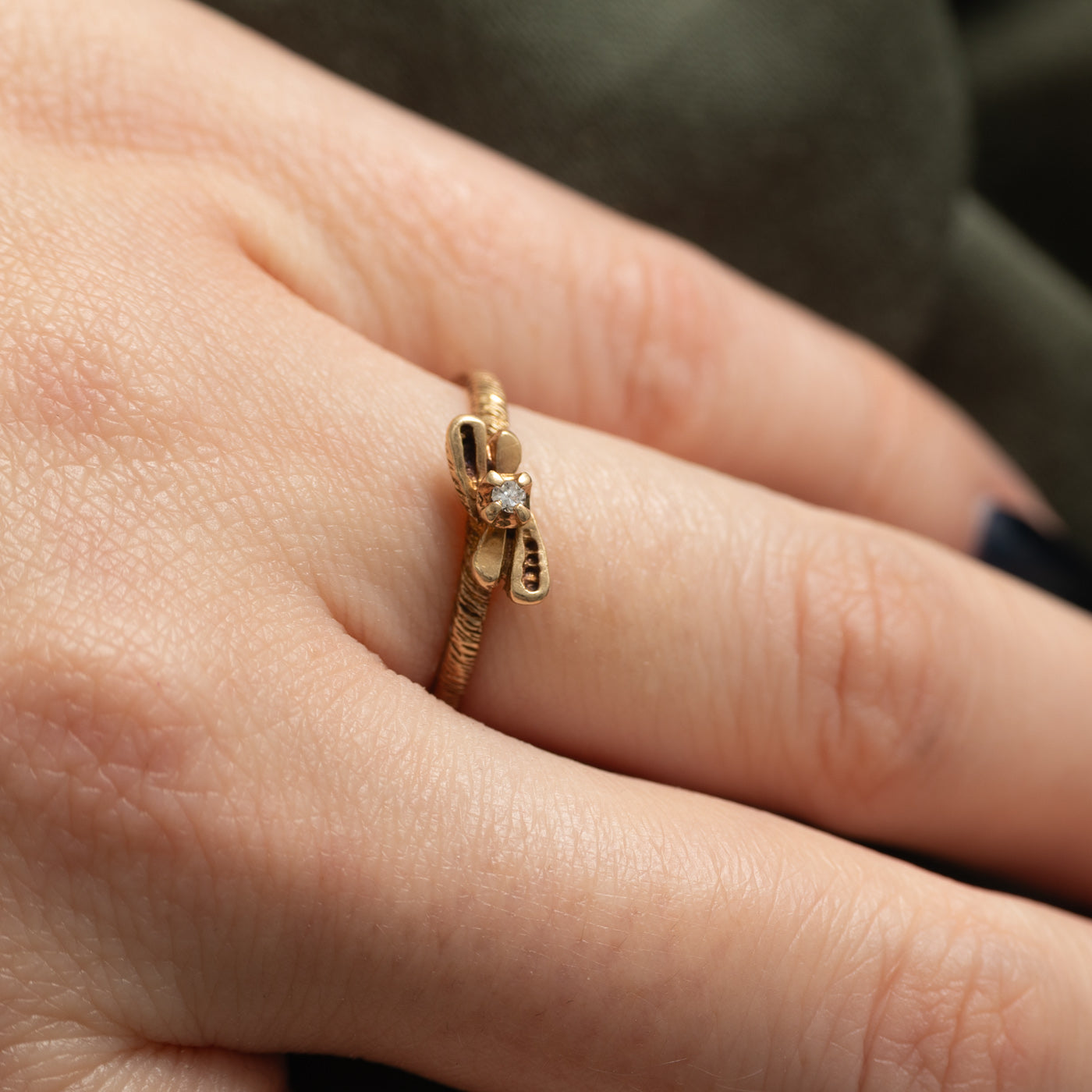 10K Diamond Textured Bow Ring | SZ 5.75