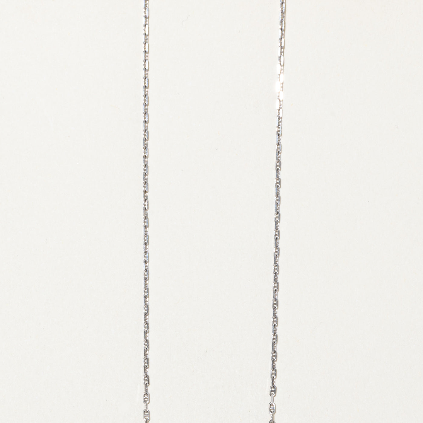 Collier pendentif trois diamants en or blanc 10 carats | 0,24 ct | 51 cm