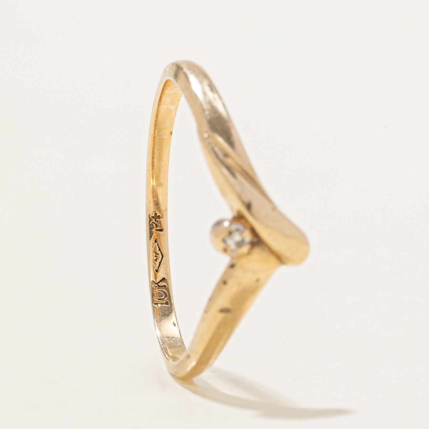 10K Yellow Gold Diamond Chevron Ring | SZ 6.25