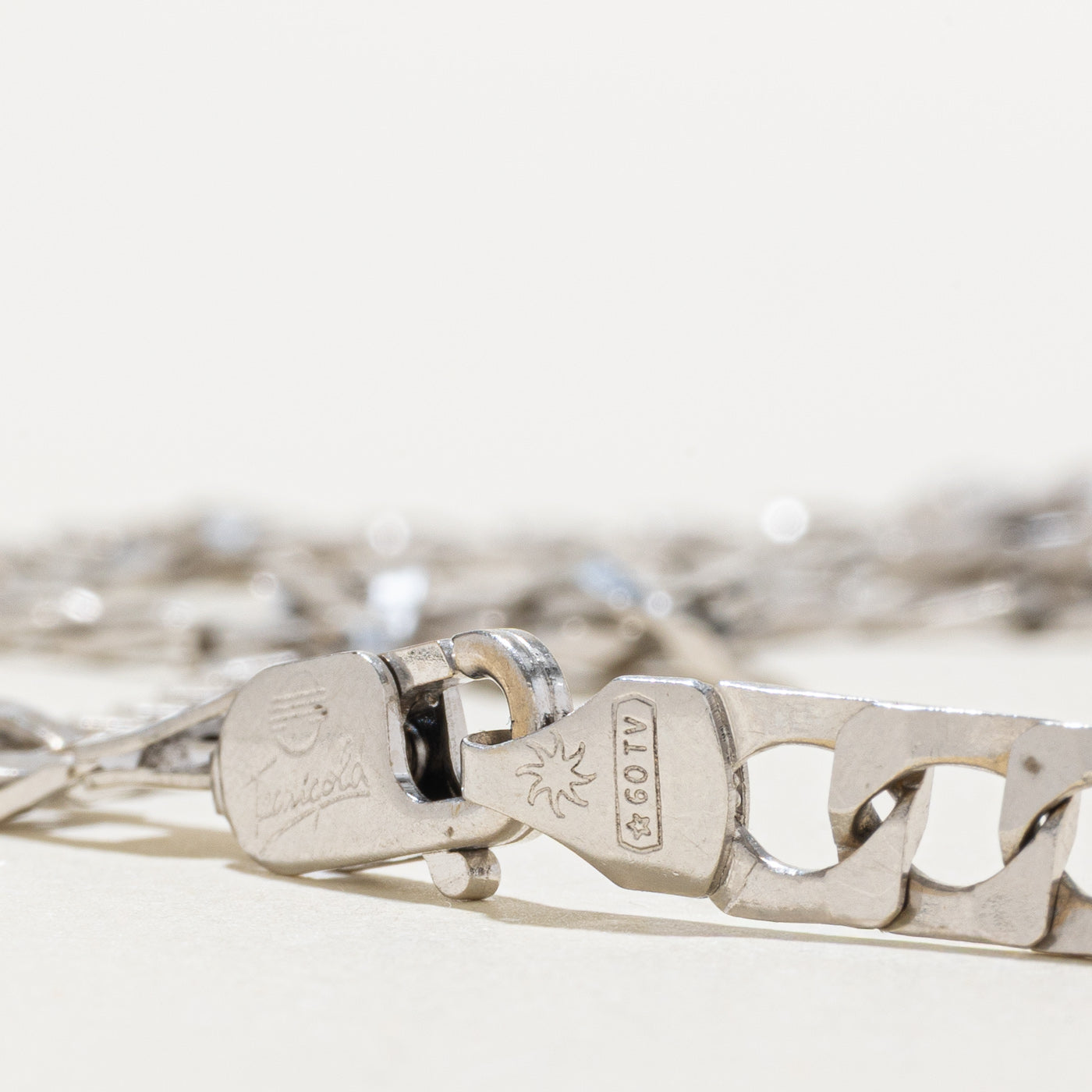 Chaîne italienne en or blanc 14 carats à maillons gourmette | 56 cm