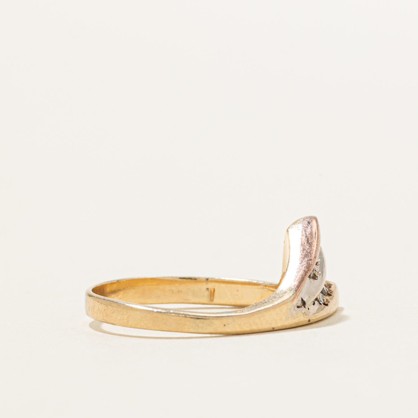 10K Diamond Textured Geometric Band | SZ 5.75