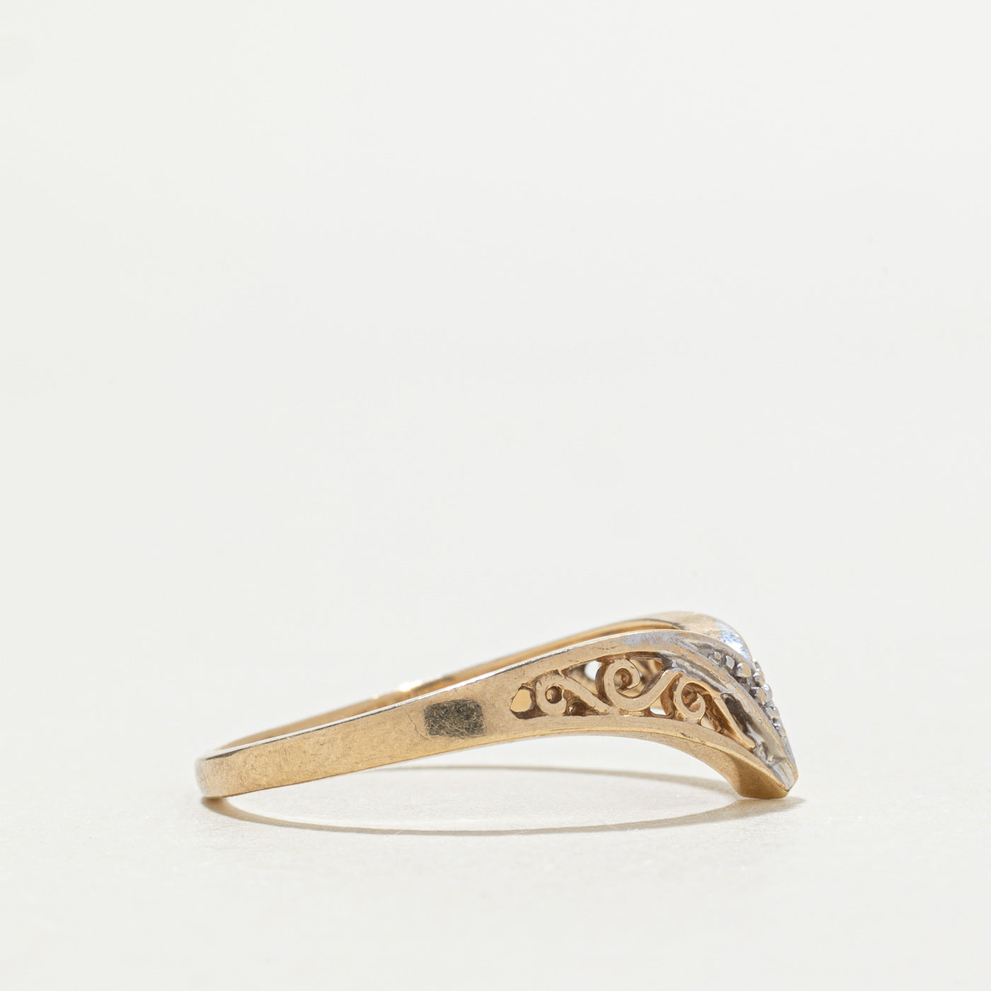 10k Diamond Scrollwork Chevron Ring | SZ 7.25