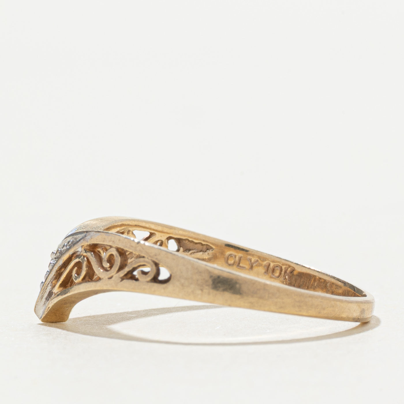 10k Diamond Scrollwork Chevron Ring | SZ 7.25