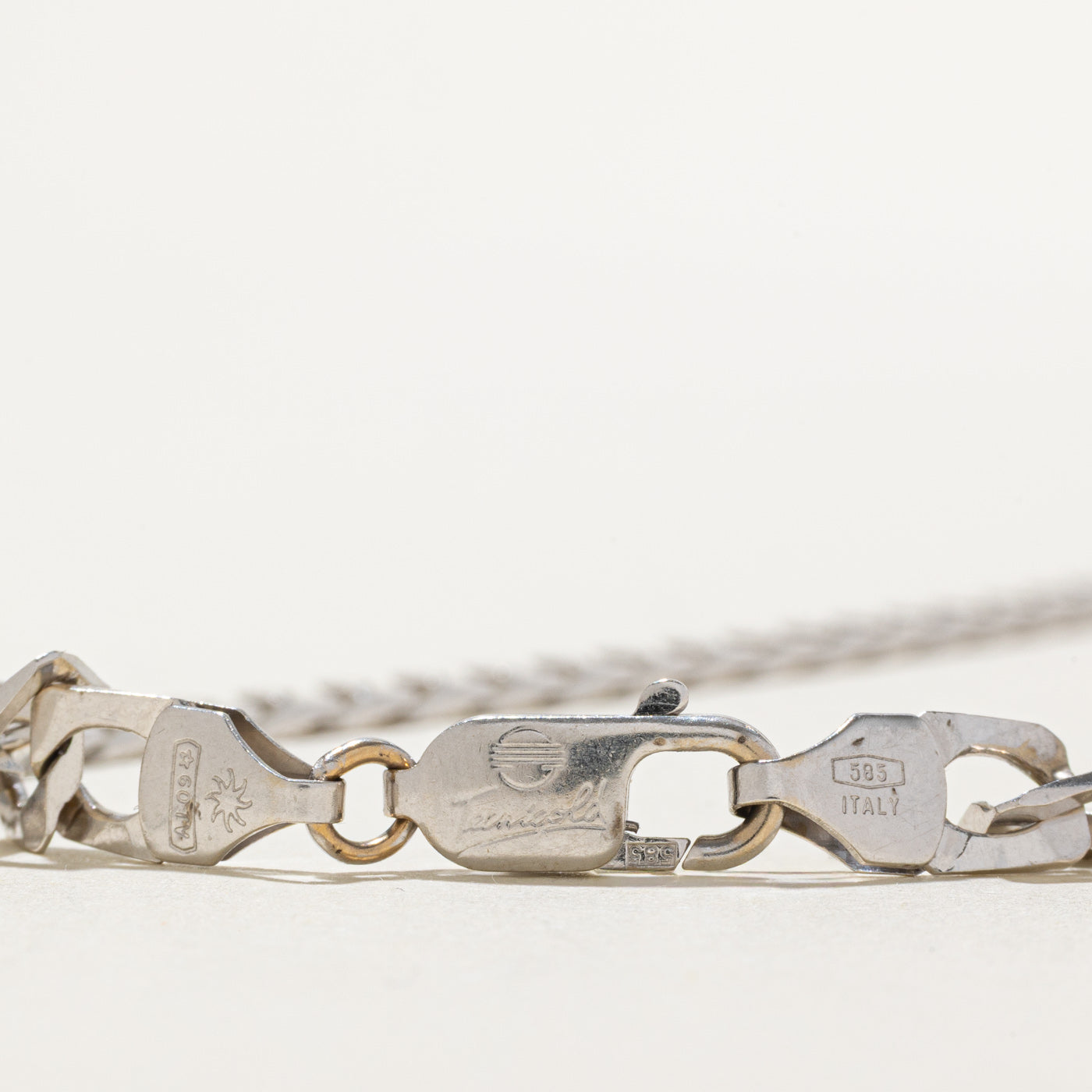 Chaîne italienne en or blanc 14 carats à maillons gourmette | 56 cm