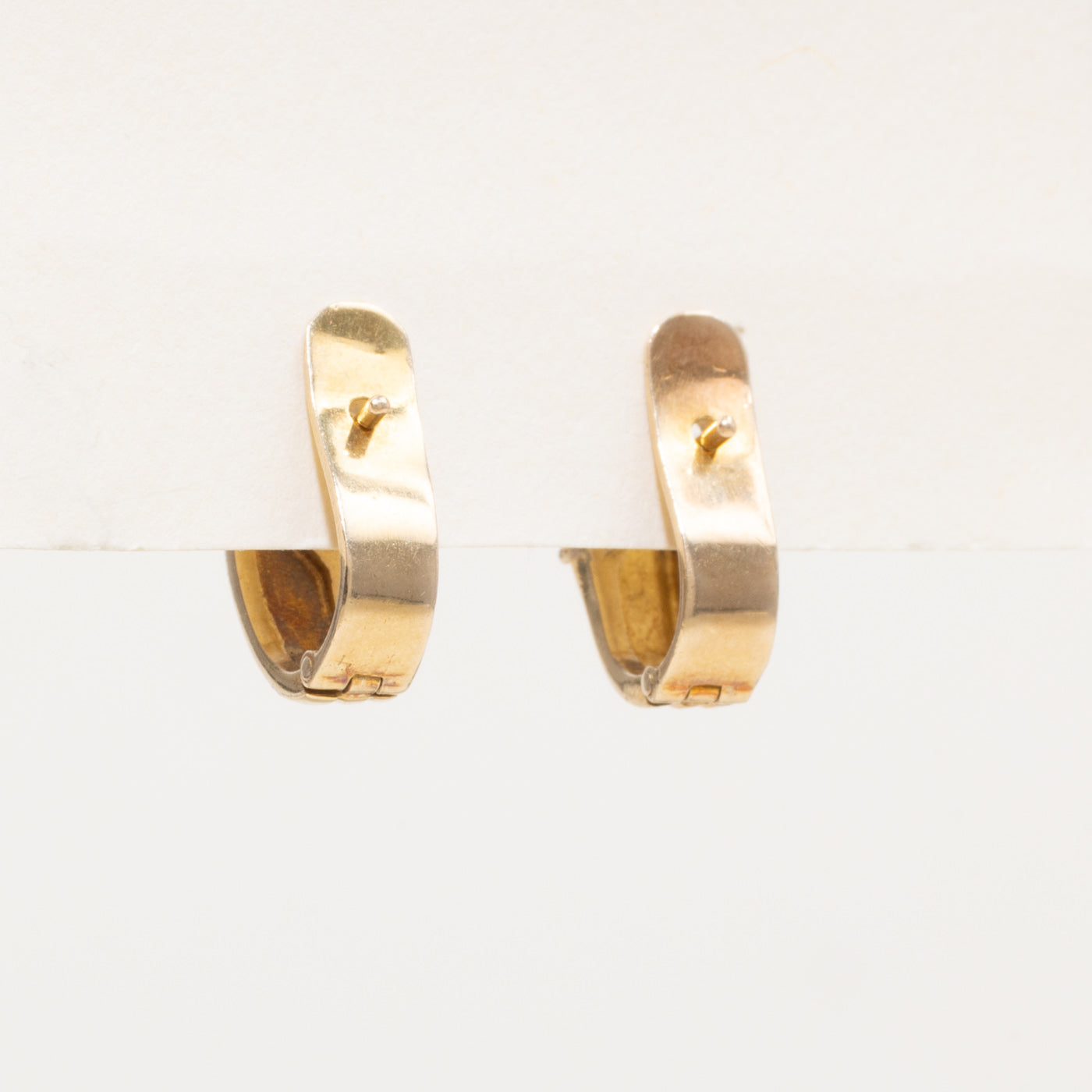 14k Diamond Triangle Cluster Grooved Huggie Earrings | 0.30ctw