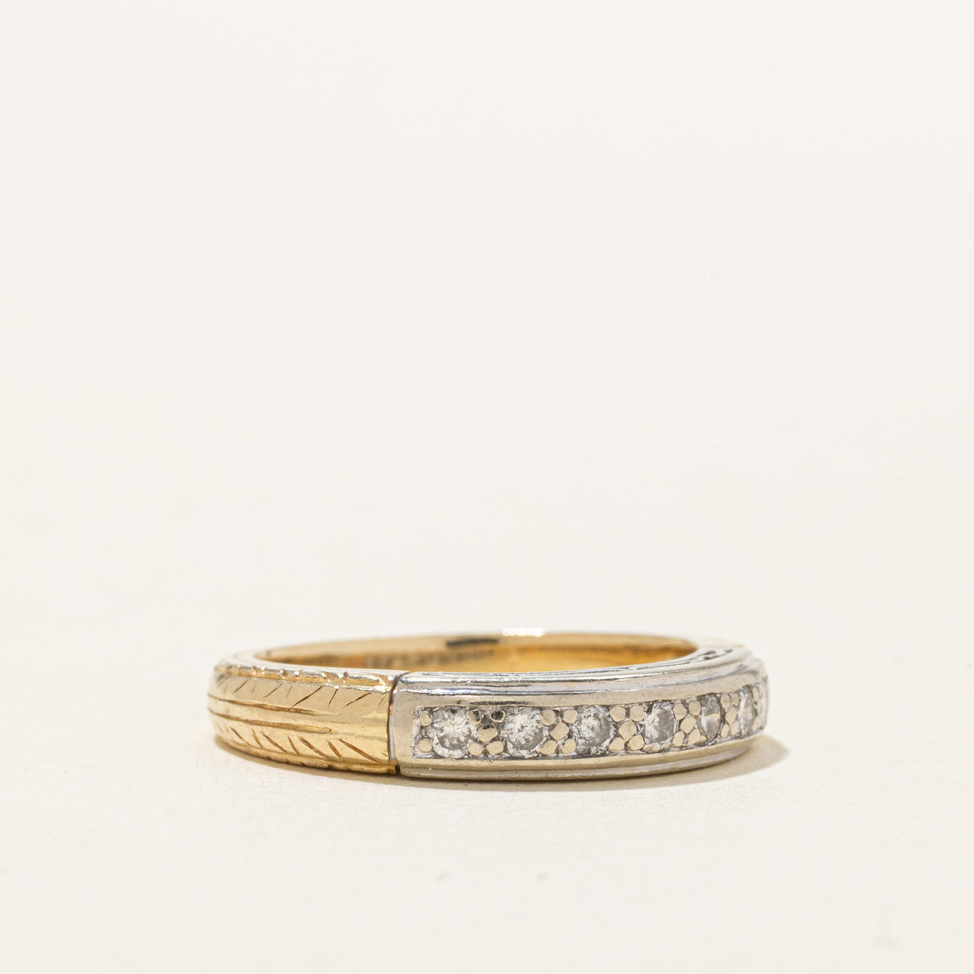 Bague en or 14 carats sertie de sept diamants gravés | 0,14 ct au total | Taille 4,75