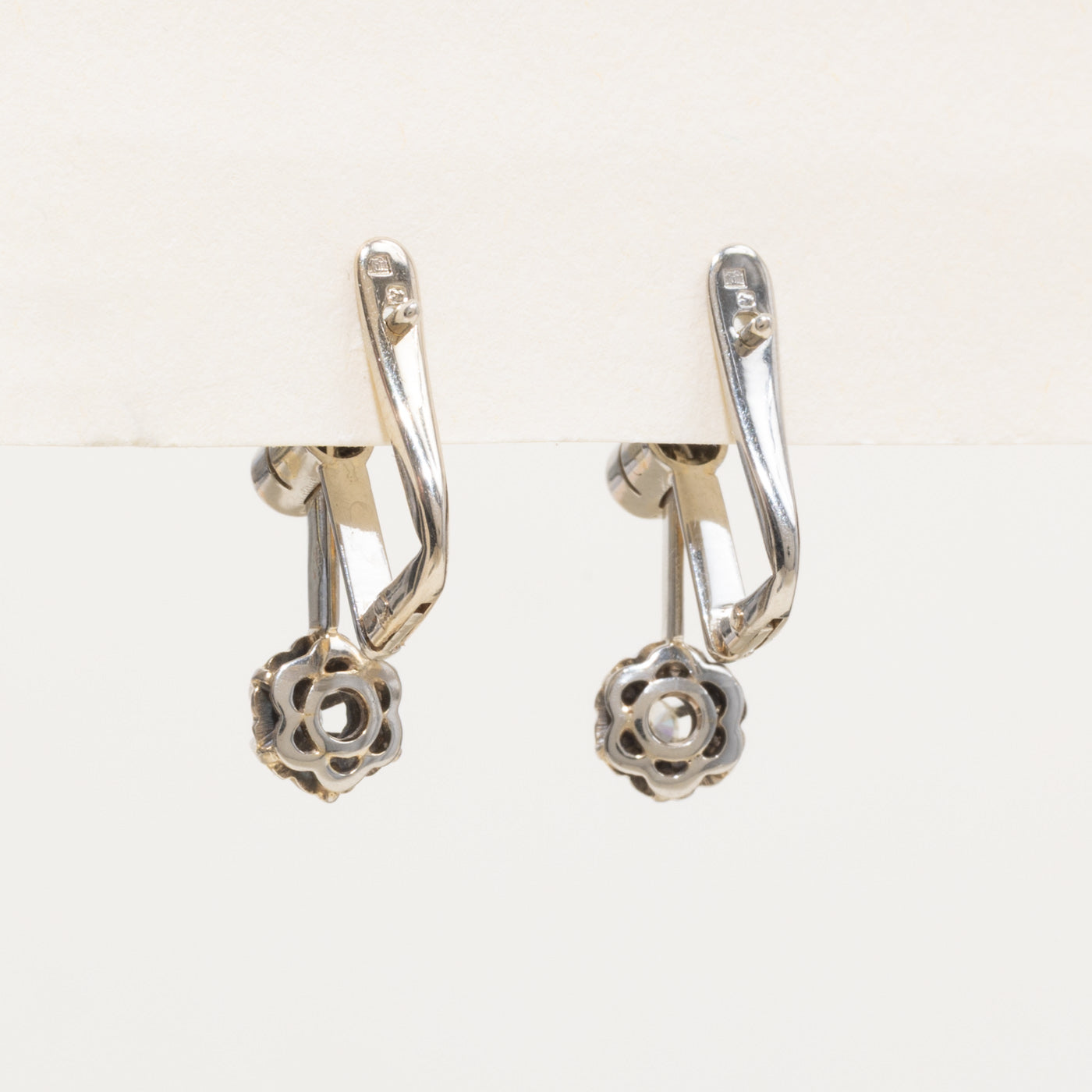 19k Illusion Set Diamond Drop Earrings | 0.25ctw