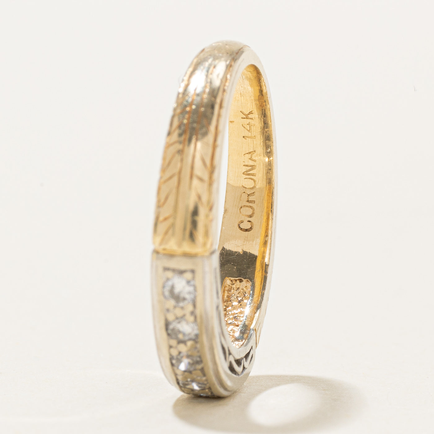 Bague en or 14 carats sertie de sept diamants gravés | 0,14 ct au total | Taille 4,75