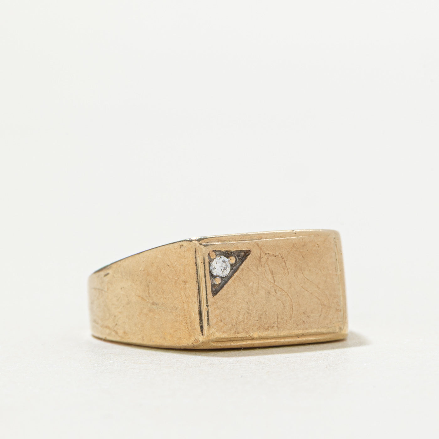 10k Corner Diamond Engraved Signet Ring | SZ 5
