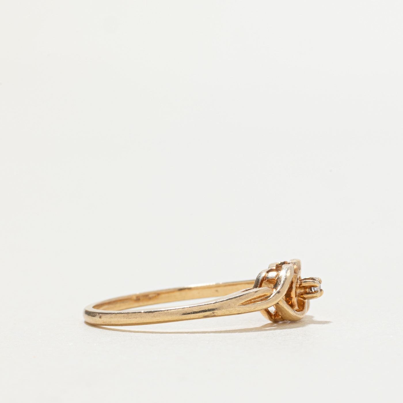 10k Diamond Looped Crossover Ring | SZ 6