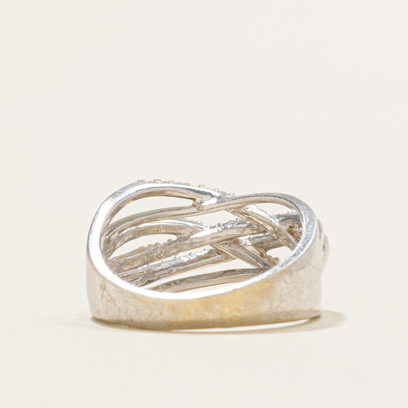 Bague semi-éternité en or 10 carats sertie de plusieurs diamants croisés | 0,23 ct au total | Taille 7