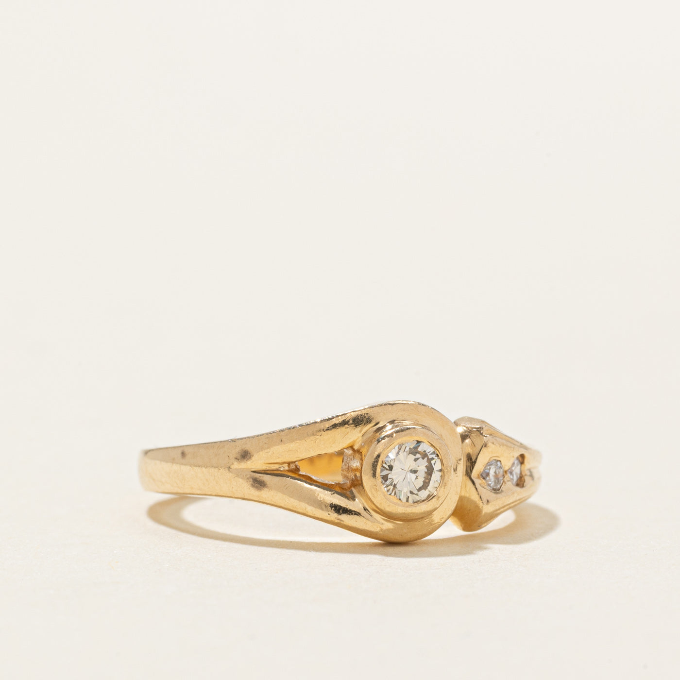 Bague à boucle rainurée en or 14 carats sertie de diamants | 0,14 ct | Taille 5,0