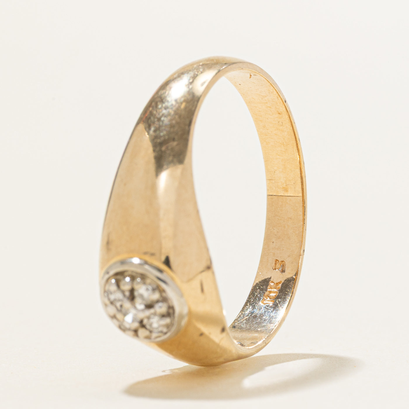 Bague bombée sertie de 10 diamants ronds | Taille 10,5