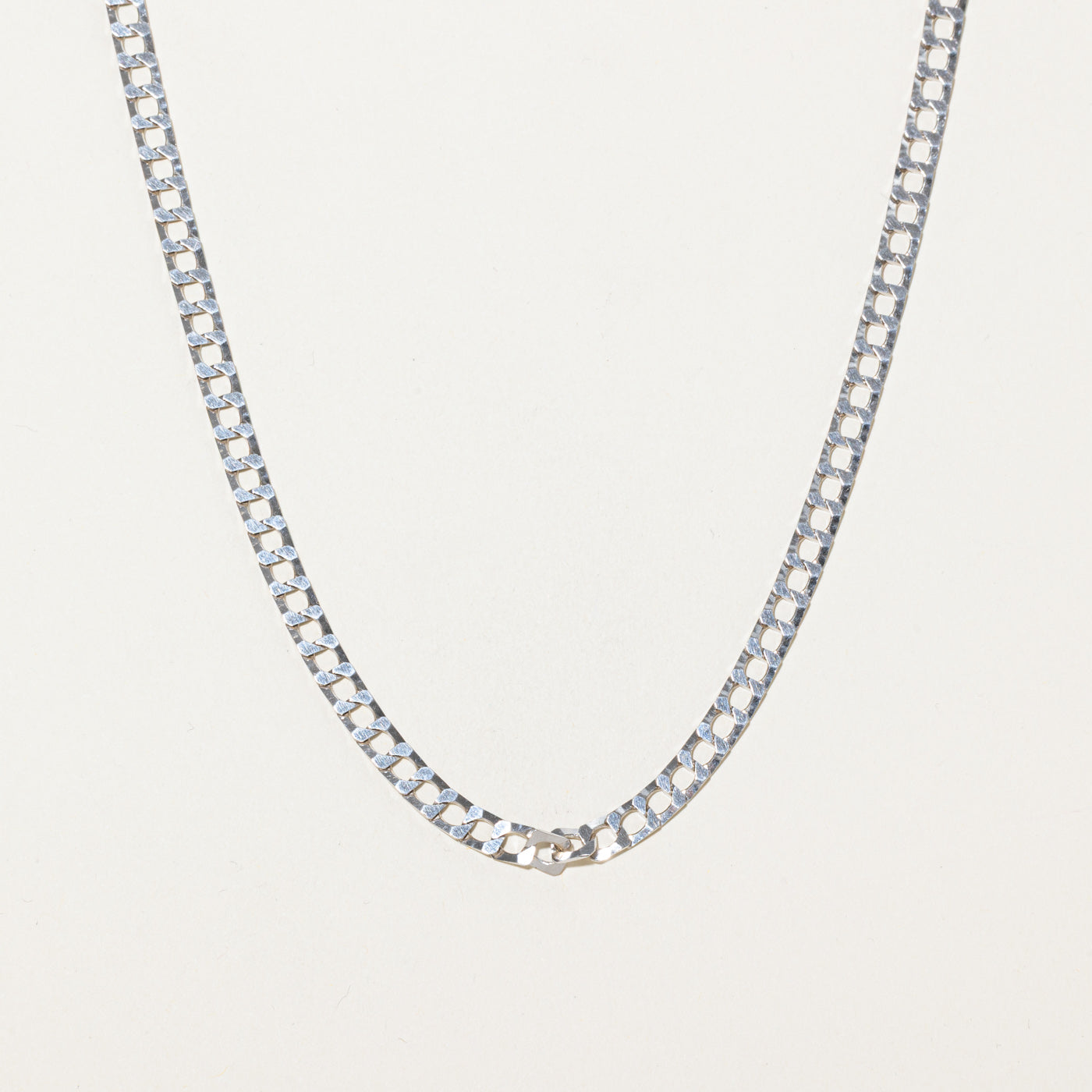 Chaîne italienne en or blanc 14 carats à maillons gourmette | 56 cm