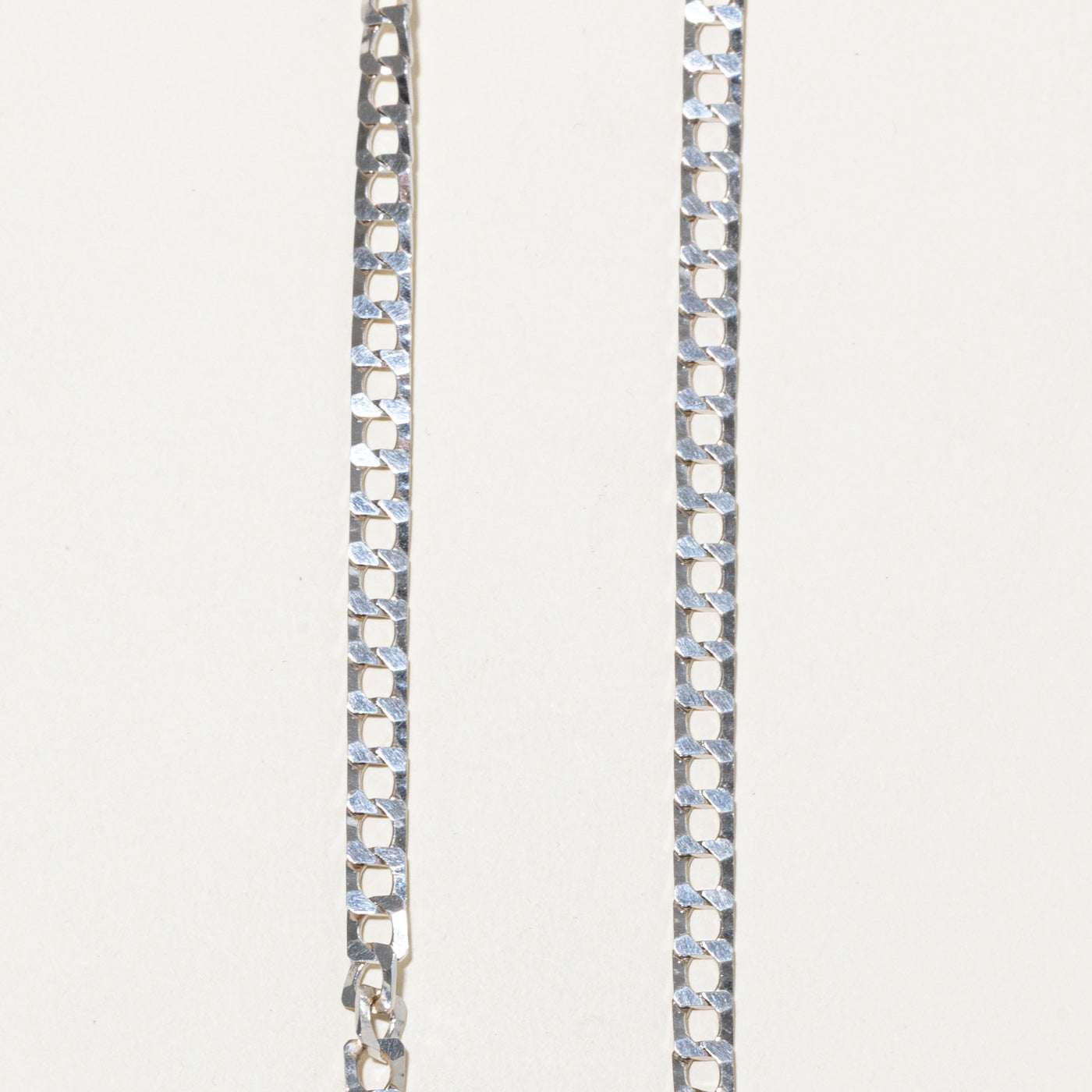 Chaîne italienne en or blanc 14 carats à maillons gourmette | 56 cm