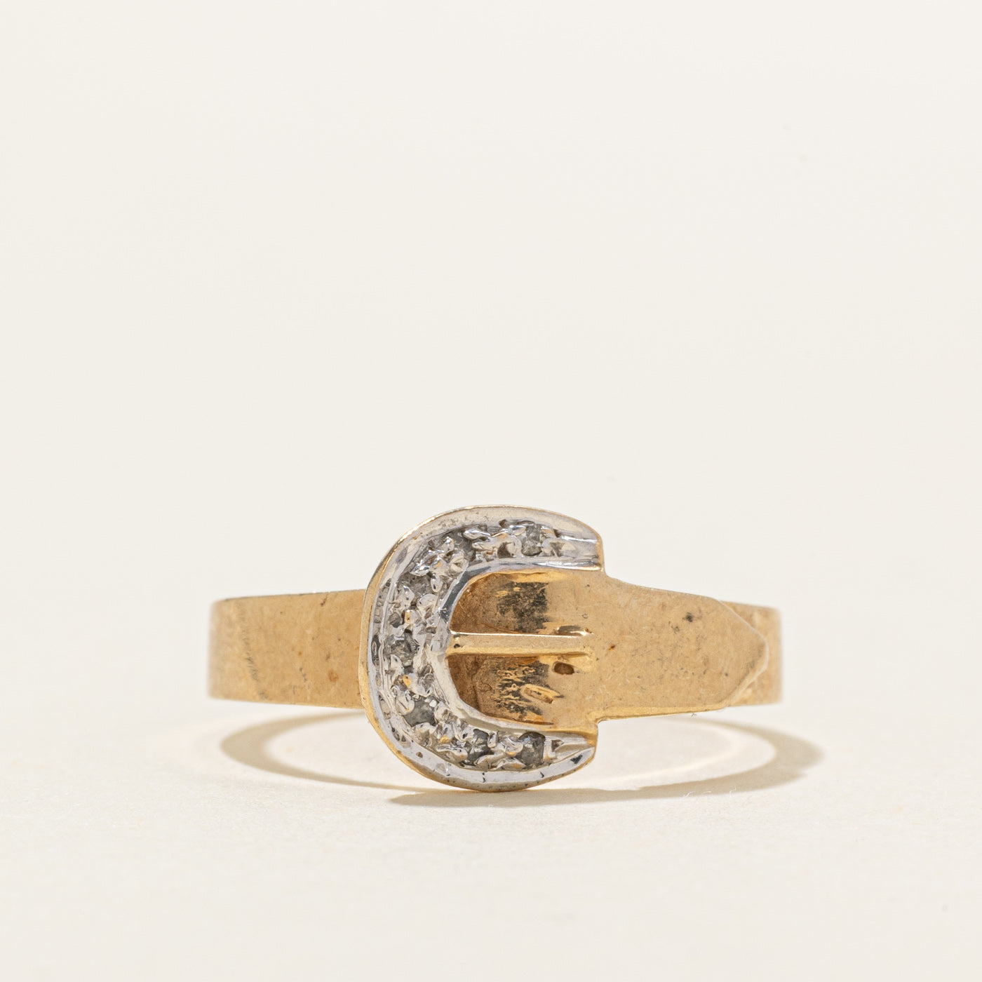 10K Diamond Textured Buckle Ring | SZ 6.0
